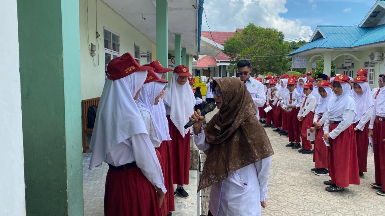 Kepala MIS Darul Ulum Berikan Arahan dan Pesan kepada Peserta Didik Kelas VI Saat Pengumuman Kelulusan